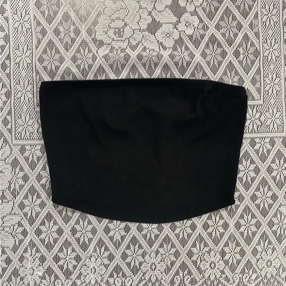 Chic Black Strapless Top